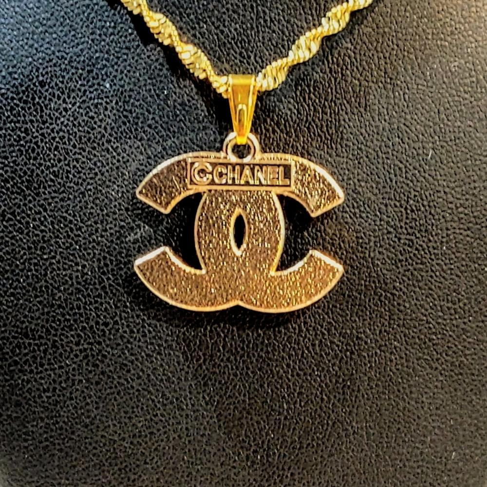 CHANEL CC GOLD-PLATED PENDANT ON NECKLACE & CHANEL CC HEART EARRINGS FAUX PEARLS - Picture 15 of 16